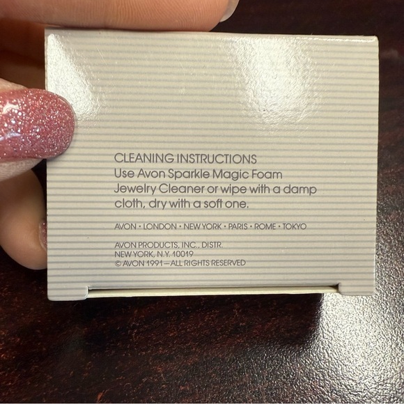 Avon Goldtone Snowman Pin with Red Hat NIB 1991 vintage - Picture 4 of 5